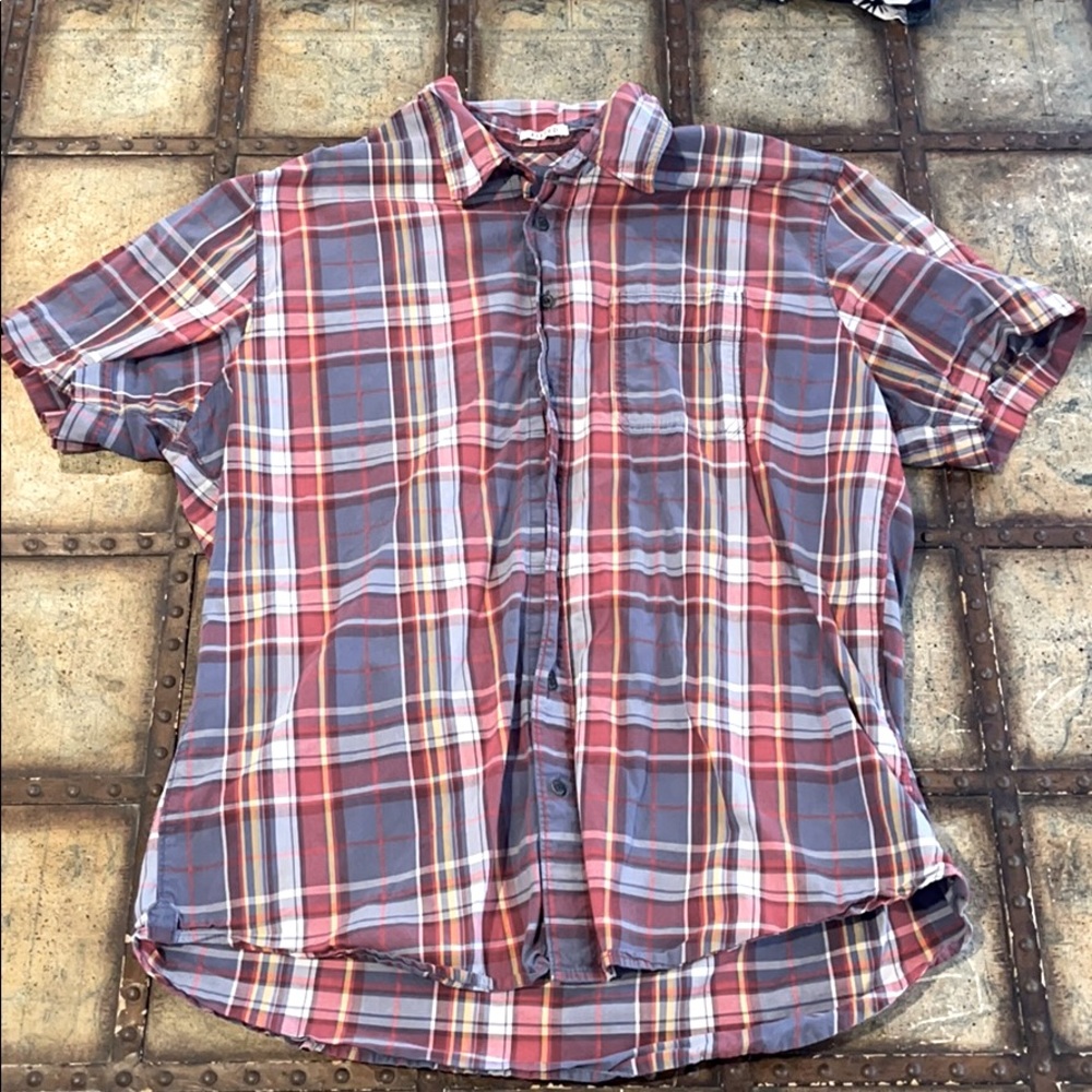 Short sleeve button down